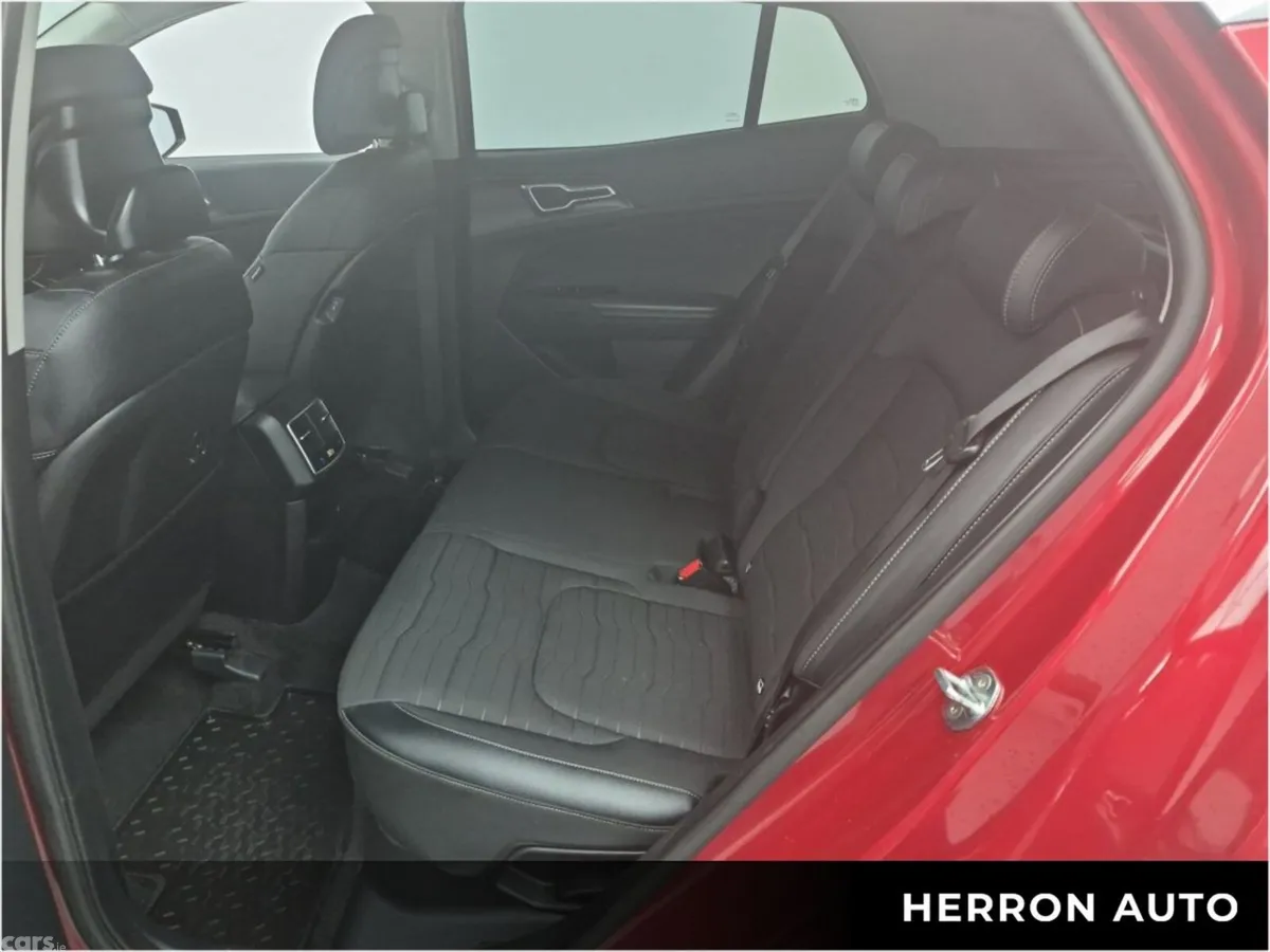 Kia Sportage SUV, Petrol Hybrid, 2023, Red