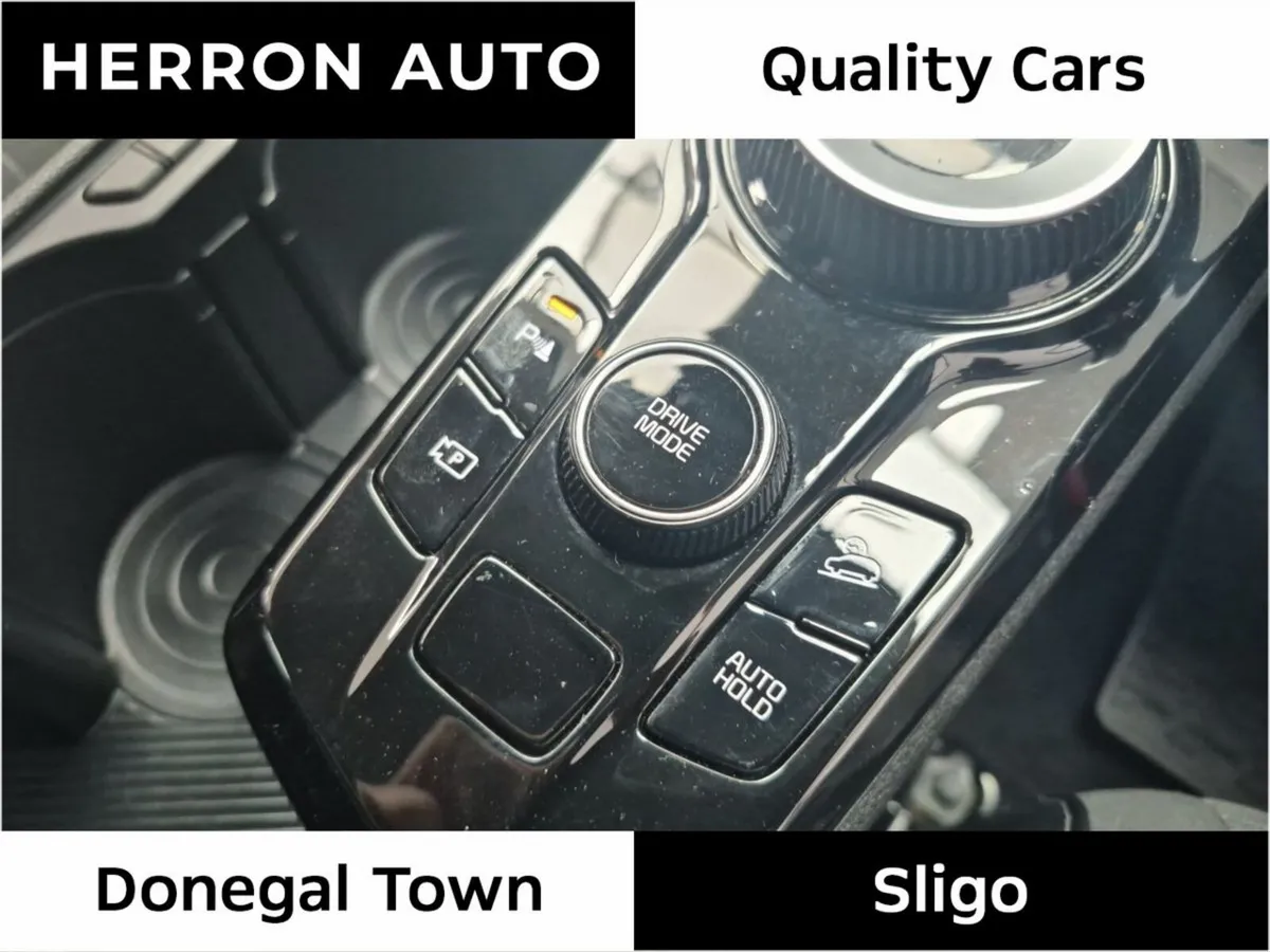 Kia Sportage SUV, Petrol Hybrid, 2023, Red