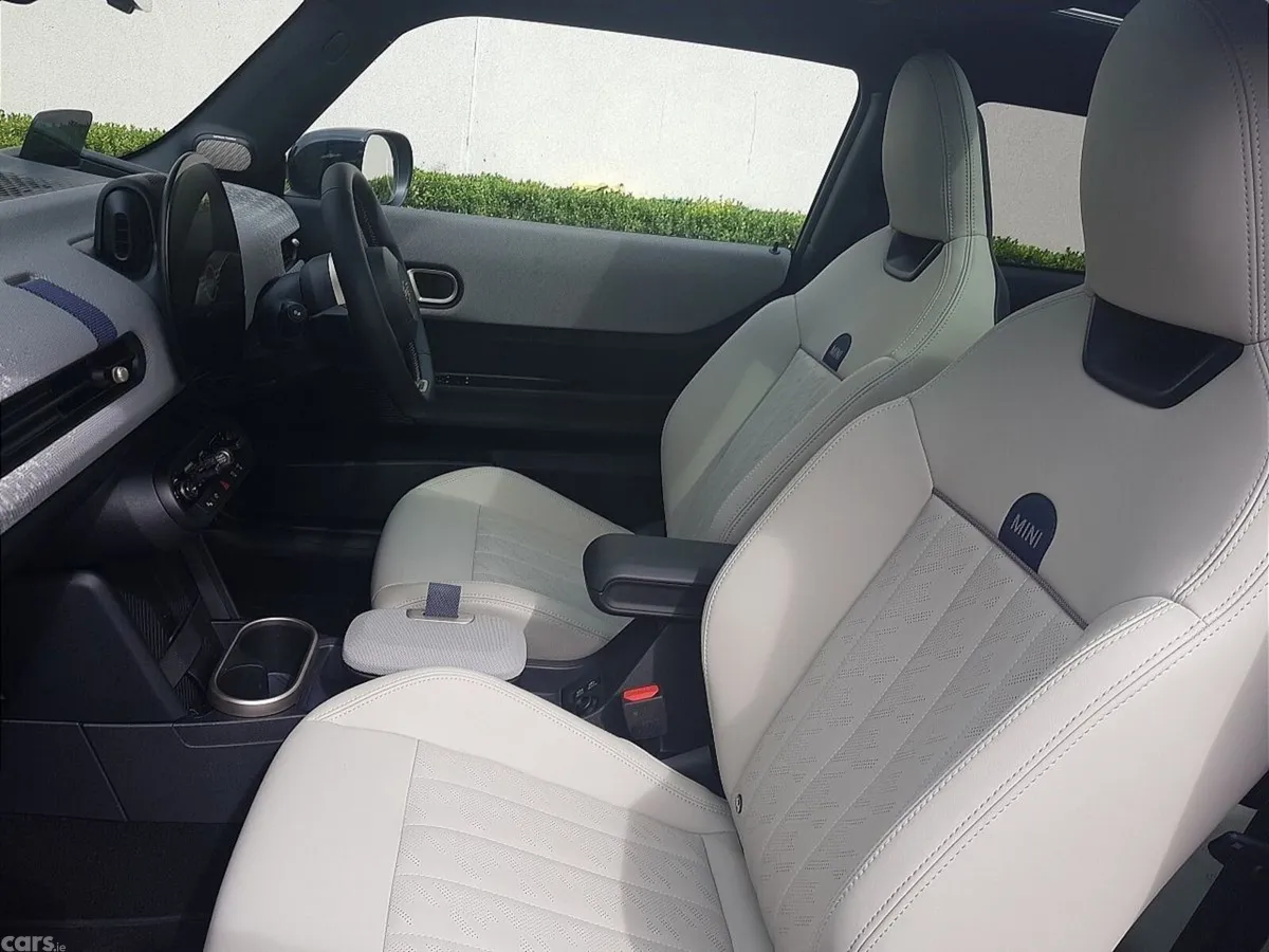 Mini Cooper Hatchback, Petrol, 2025, Black