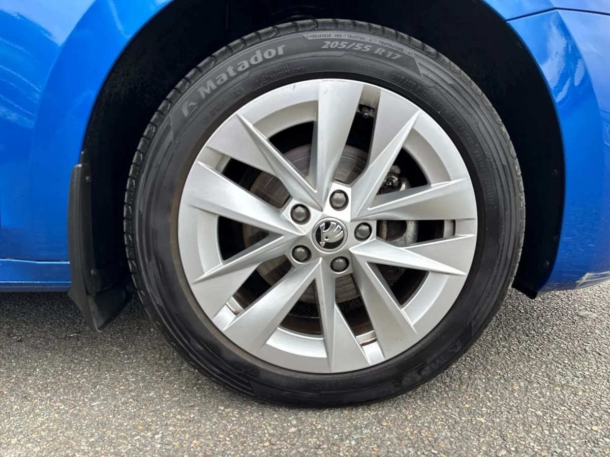 Skoda Octavia Saloon, Diesel, 2024, Blue
