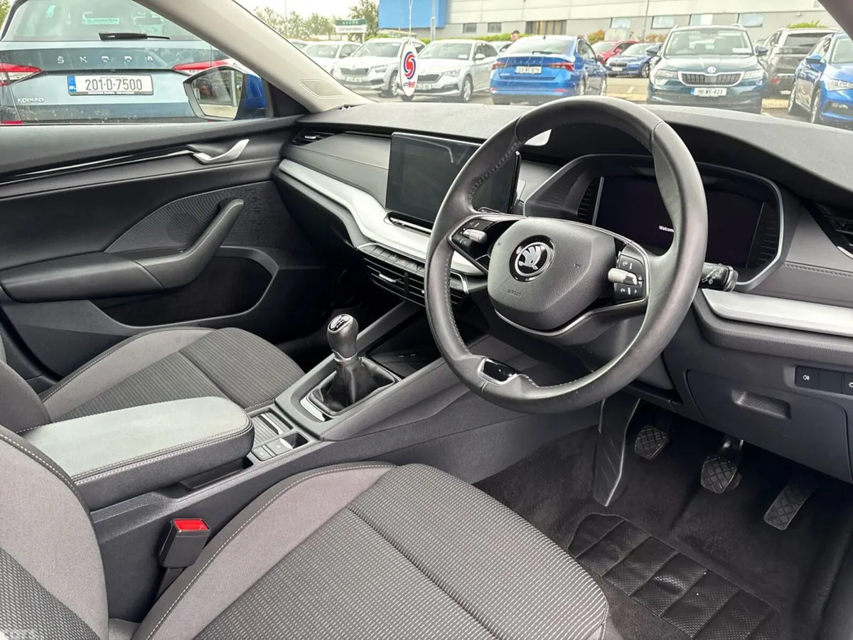 Skoda Octavia Saloon, Diesel, 2024, Blue