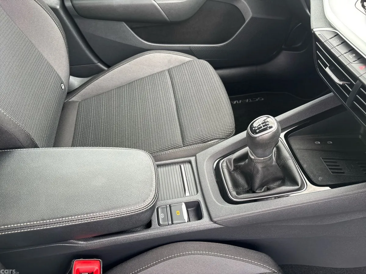 Skoda Octavia Saloon, Diesel, 2024, Blue