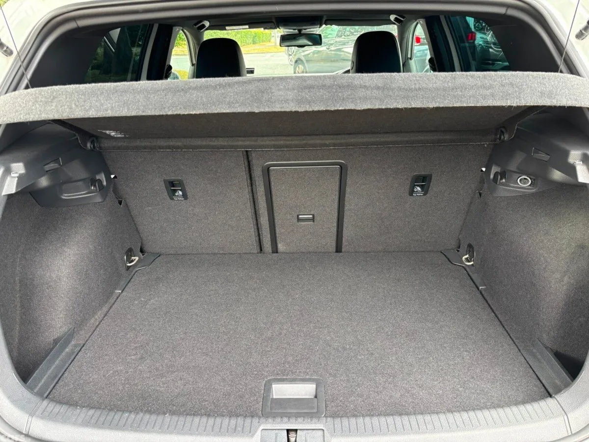 Volkswagen Golf Hatchback, Petrol, 2016, White