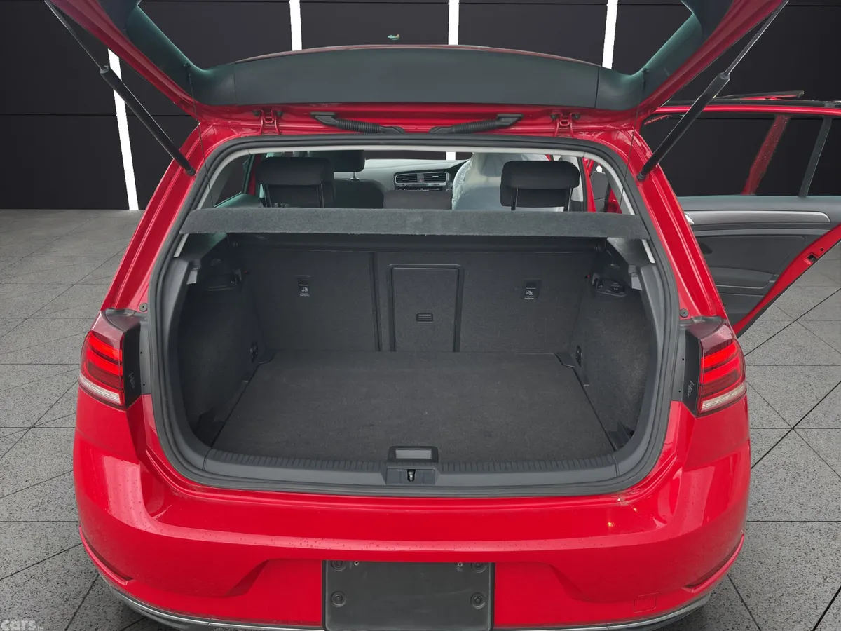 Volkswagen Golf Hatchback, Petrol, 2017, Red