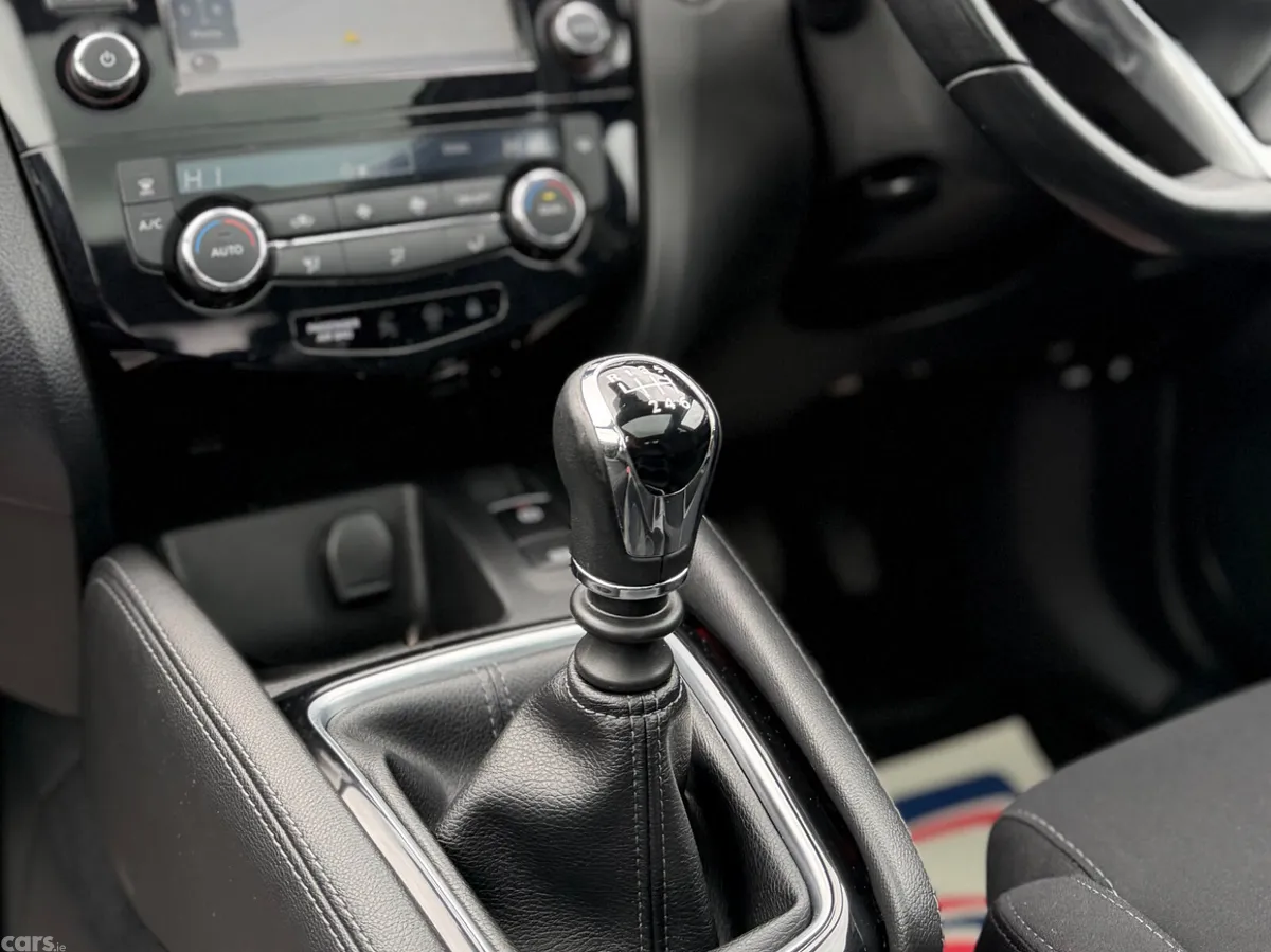 Nissan Qashqai Hatchback, Diesel, 2019, Blue