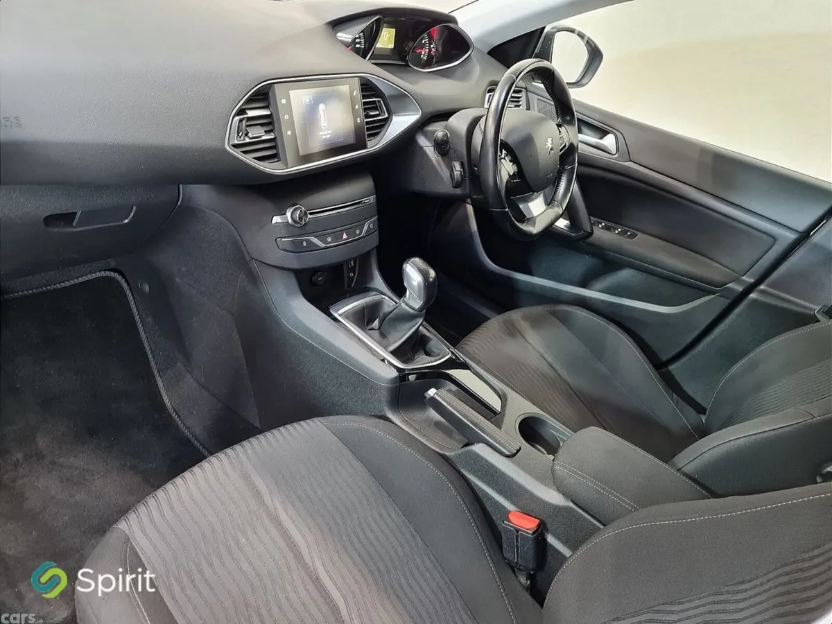 Peugeot 308 Hatchback, Petrol, 2017, Grey