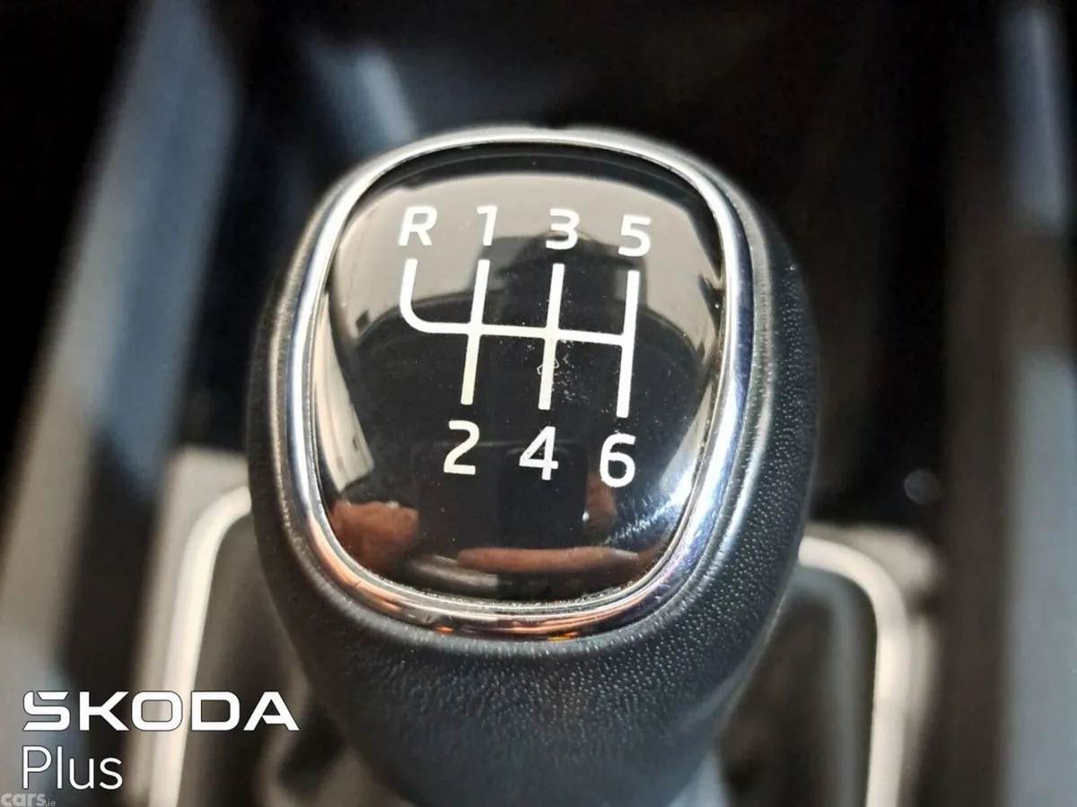 Skoda Octavia Saloon, Petrol, 2023, Grey