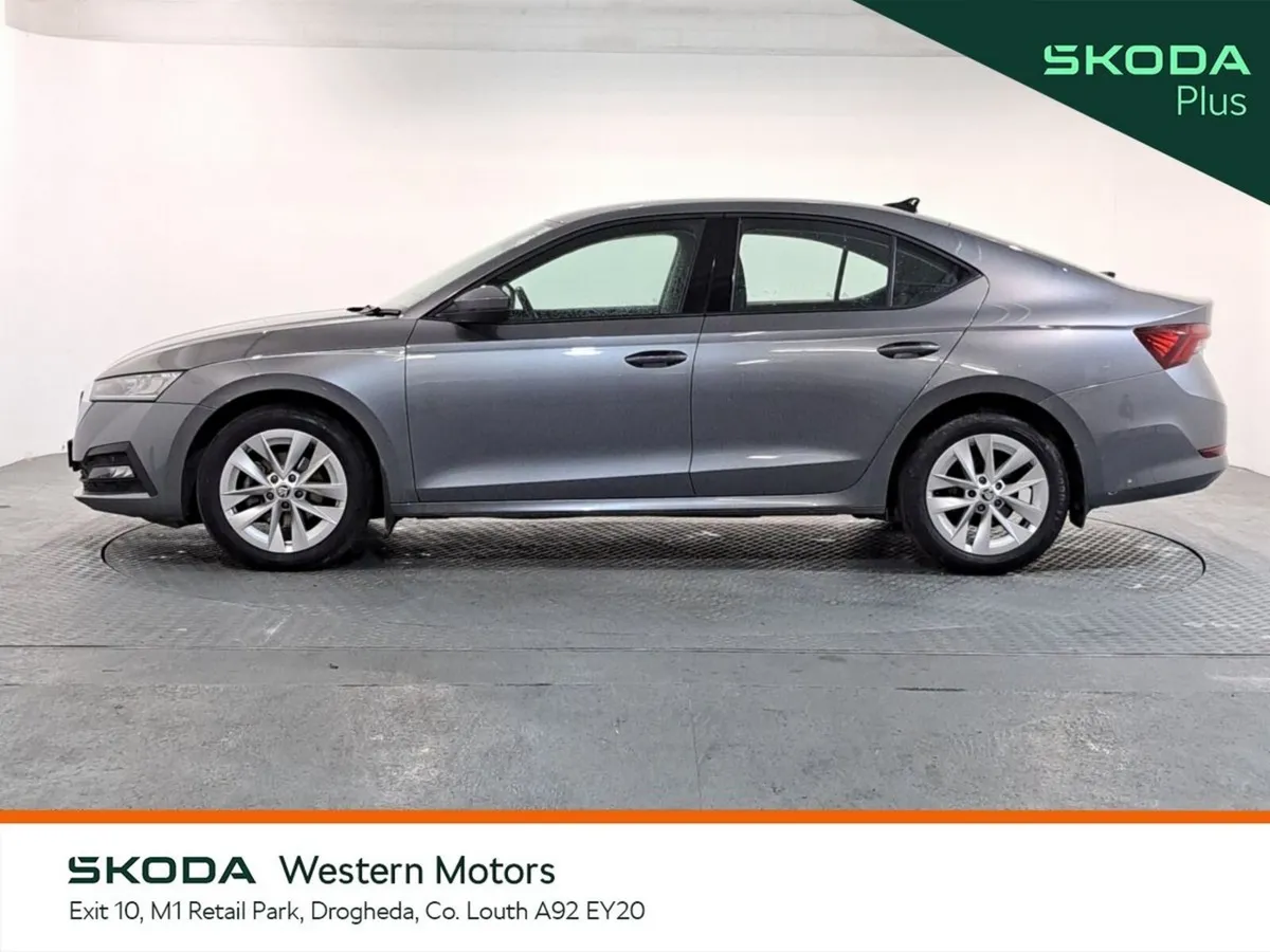 Skoda Octavia Saloon, Petrol, 2023, Grey