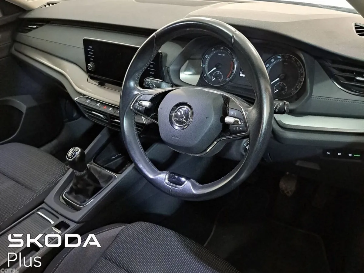 Skoda Octavia Saloon, Petrol, 2023, Grey