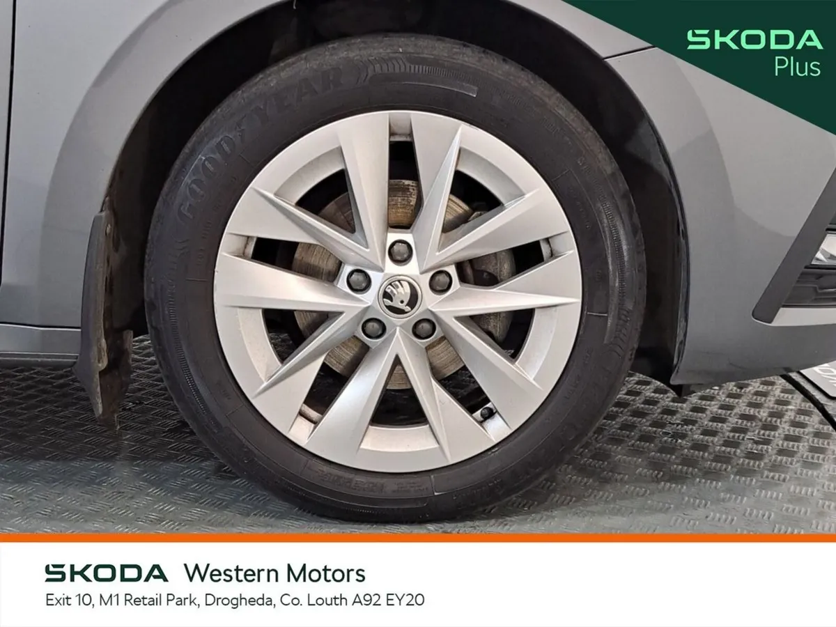 Skoda Octavia Saloon, Petrol, 2023, Grey