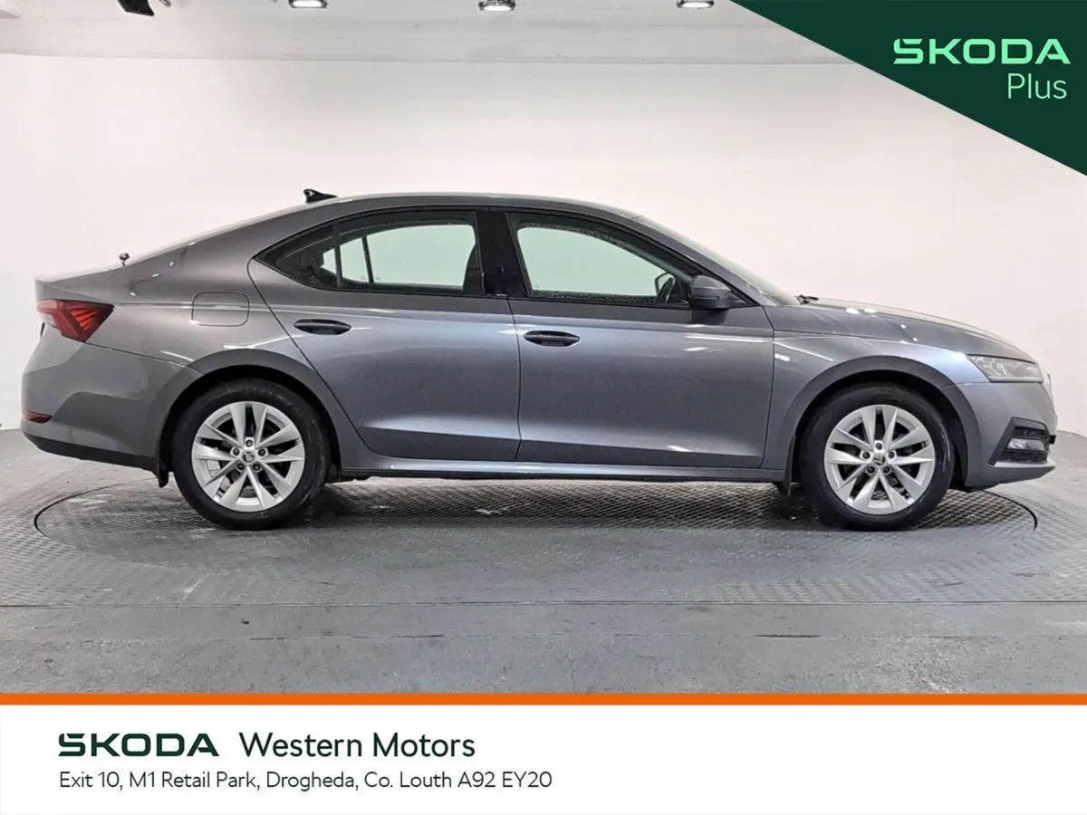 Skoda Octavia Saloon, Petrol, 2023, Grey