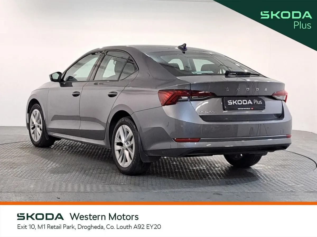 Skoda Octavia Saloon, Petrol, 2023, Grey