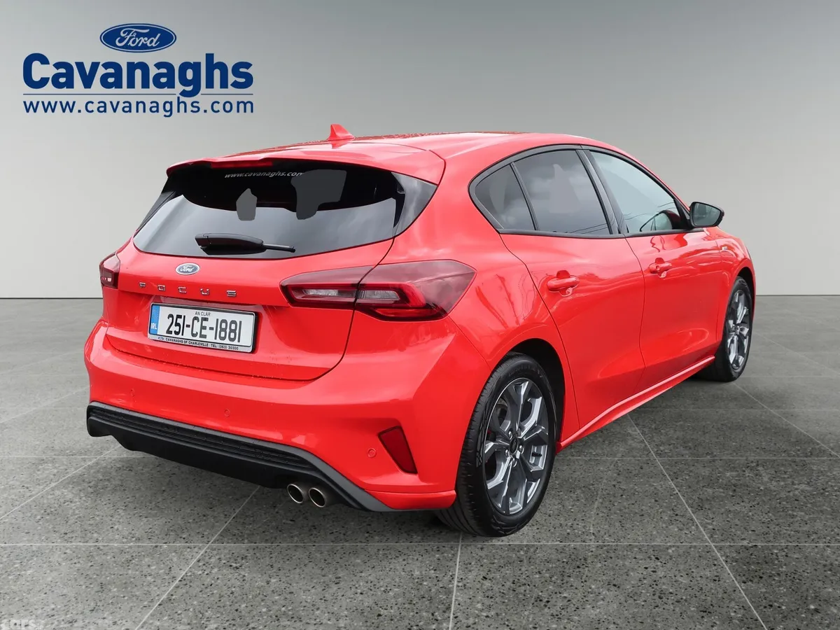 Ford Focus Hatchback, Petrol, 2025, Red