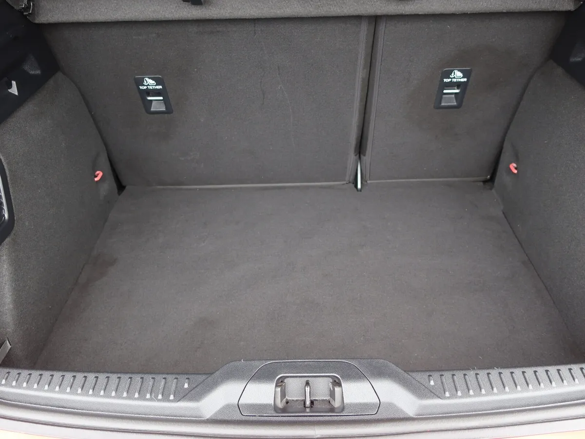 Ford Focus Hatchback, Petrol, 2025, Red