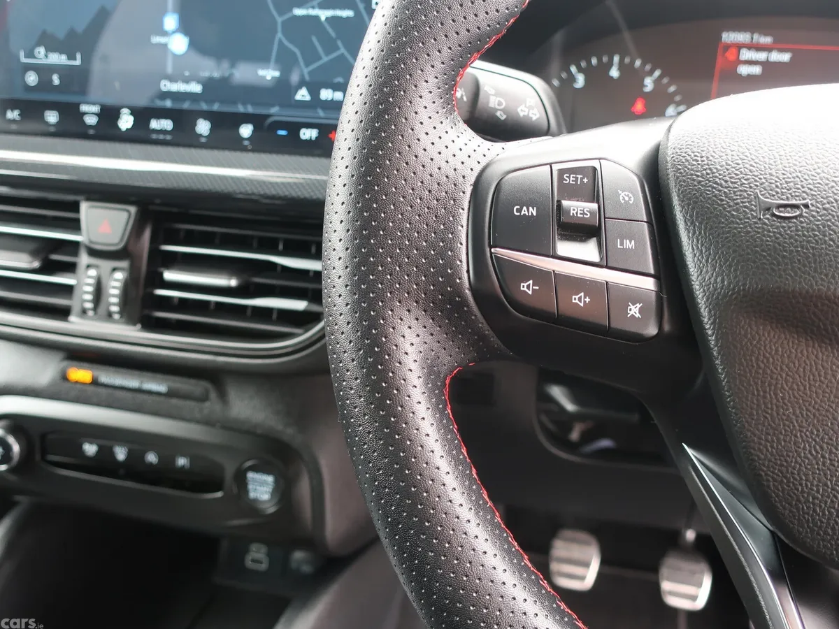 Ford Focus Hatchback, Petrol, 2025, Red