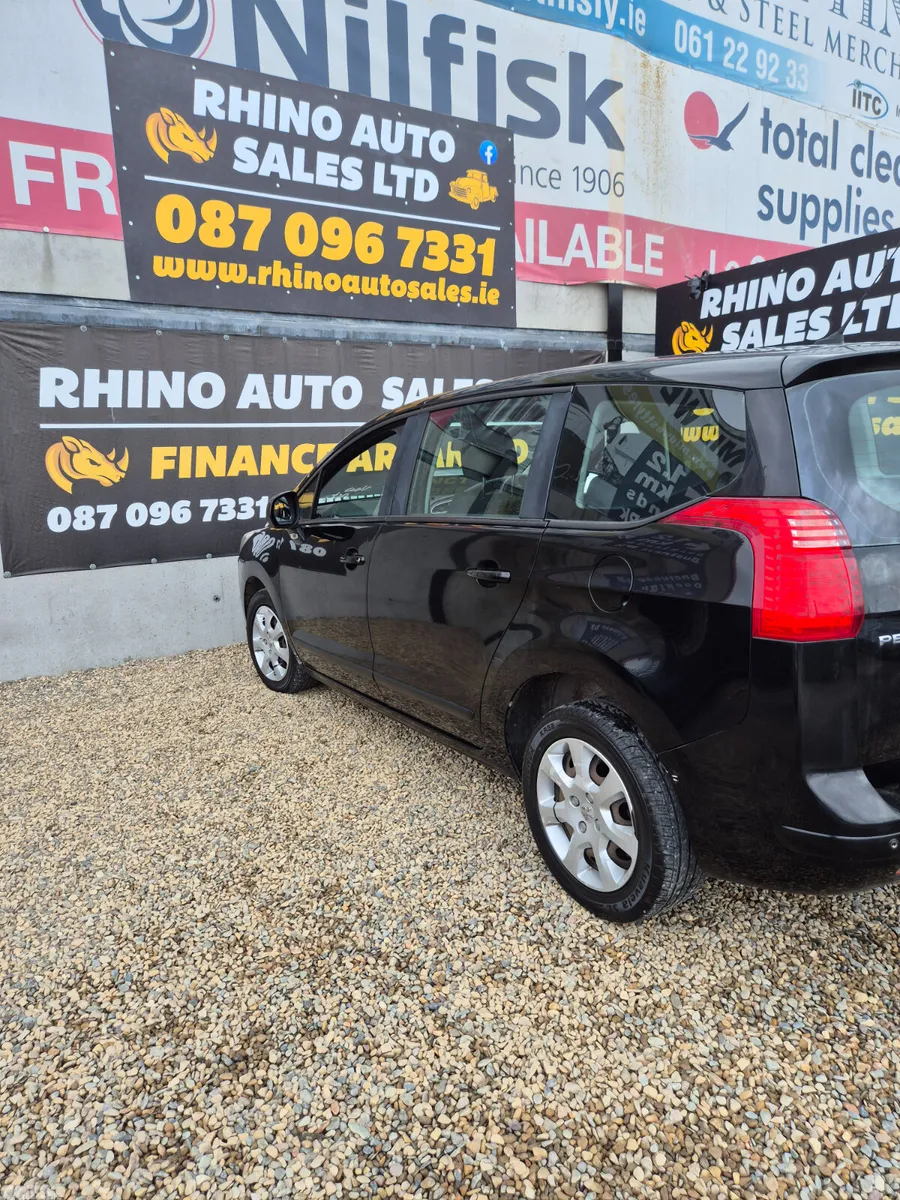 Peugeot 5008 MPV, Diesel, 2012, Black