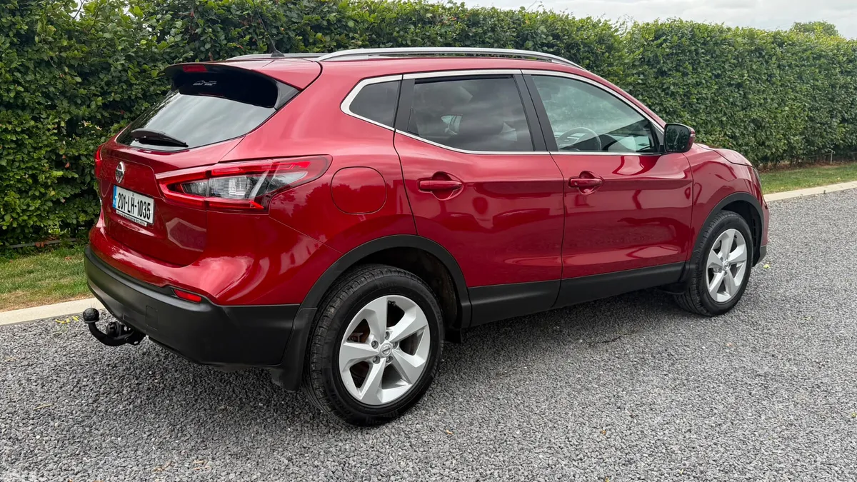 Nissan Qashqai MPV, Diesel, 2020, Red