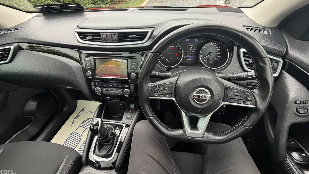 Nissan Qashqai MPV, Diesel, 2020, Red