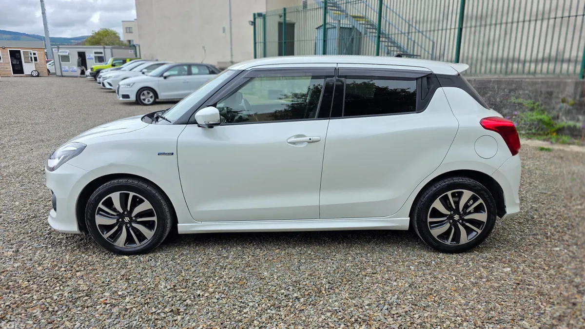 Suzuki Swift Hatchback, Petrol Hybrid, 2017, White