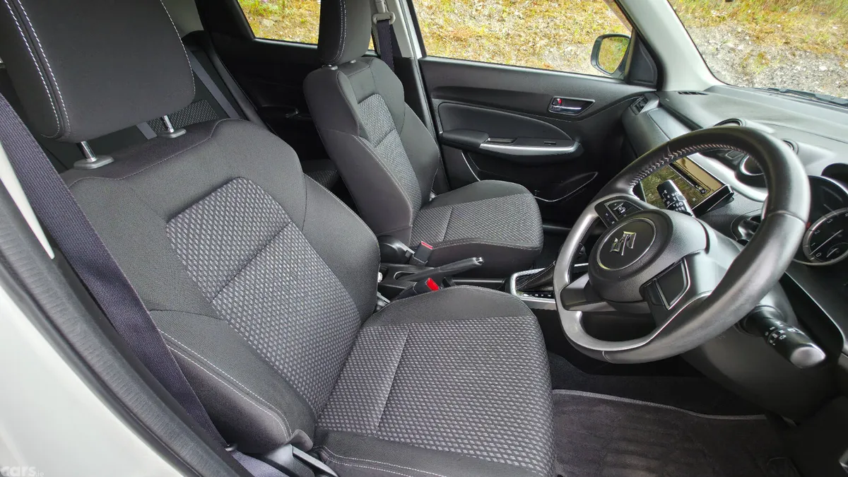 Suzuki Swift Hatchback, Petrol Hybrid, 2017, White