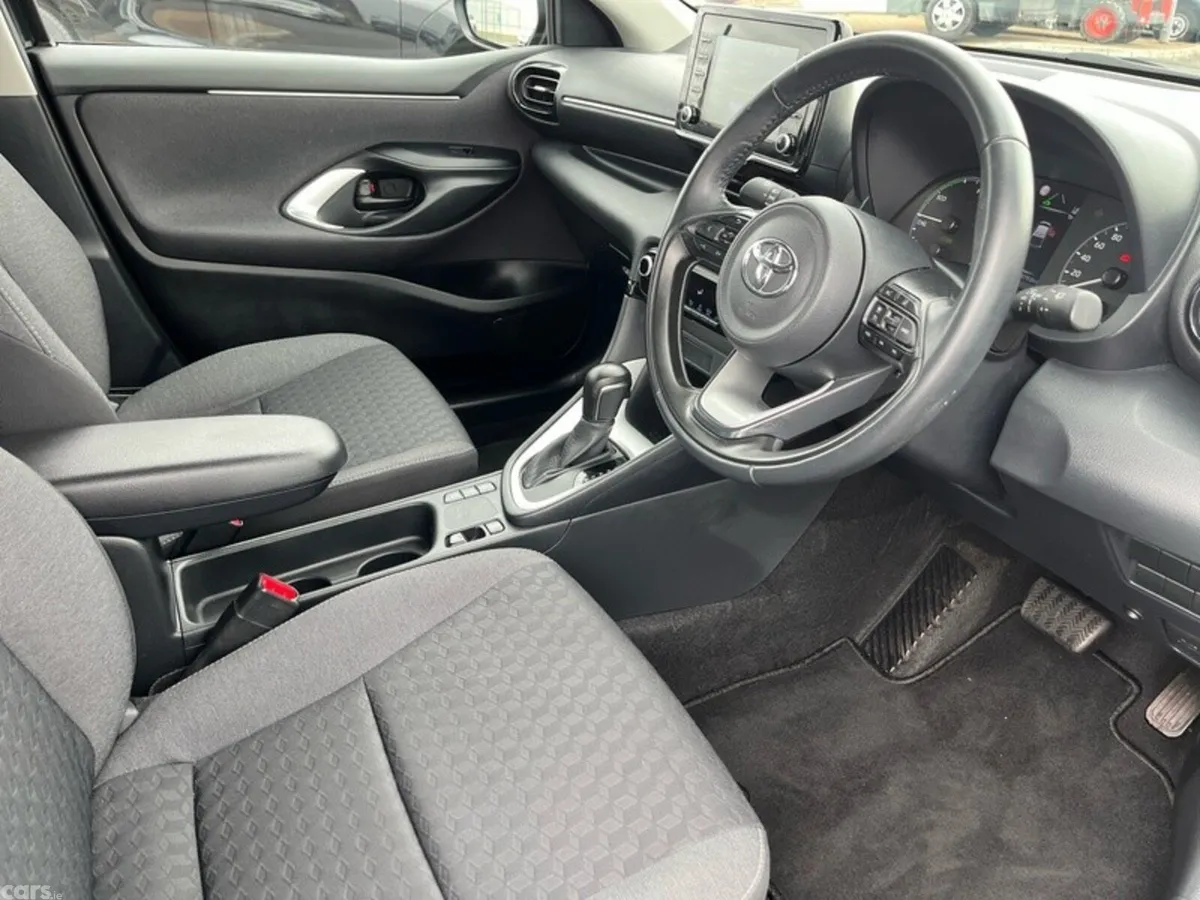 Toyota Yaris Hatchback, Petrol Hybrid, 2023, Black