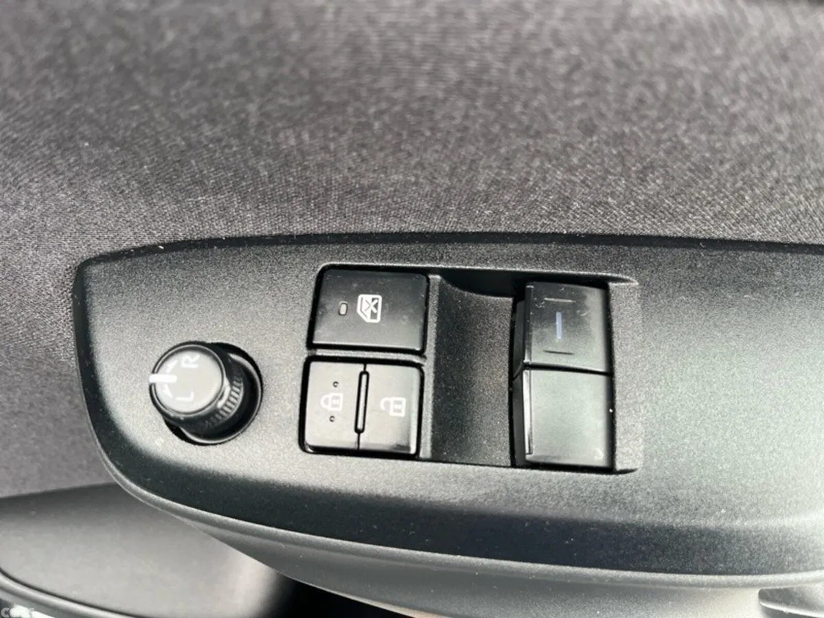 Toyota Yaris Hatchback, Petrol Hybrid, 2023, Black