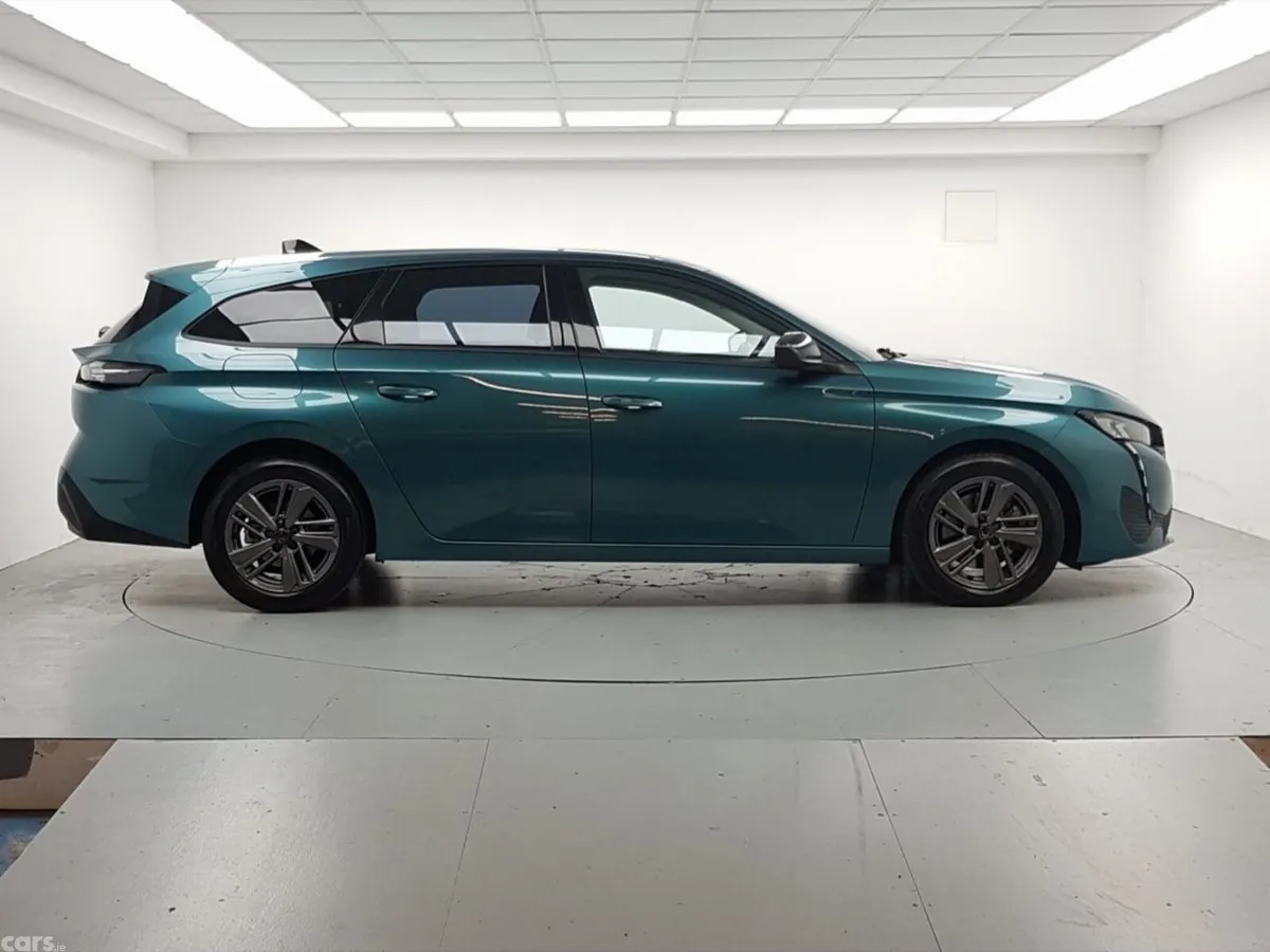 Peugeot 308 Estate, Petrol, 2024, Blue