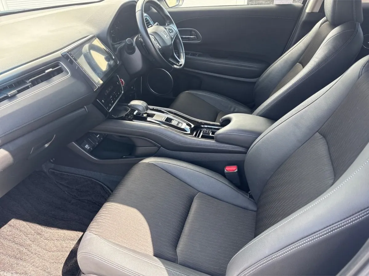 Honda Vezel Hatchback, Petrol Hybrid, 2019, White