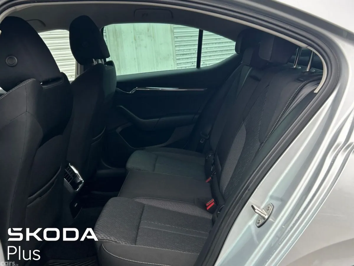 Skoda Octavia Saloon, Diesel, 2024, Silver