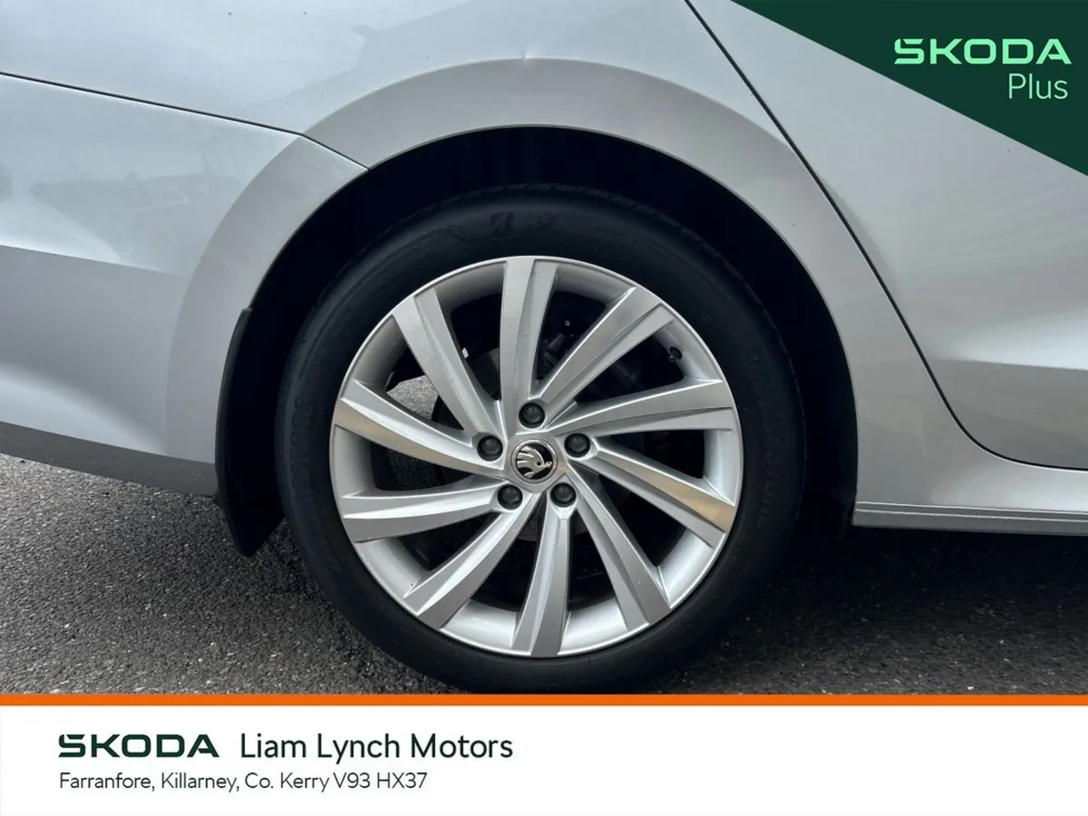 Skoda Octavia Saloon, Diesel, 2024, Silver