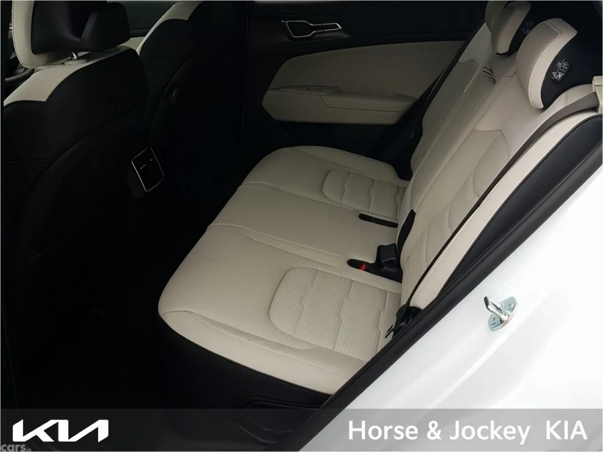 Kia Sportage SUV, Petrol Hybrid, 2026, White