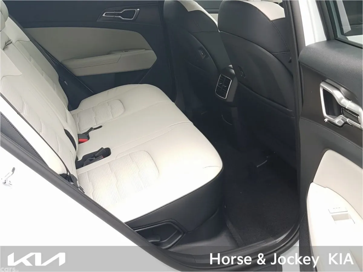 Kia Sportage SUV, Petrol Hybrid, 2026, White