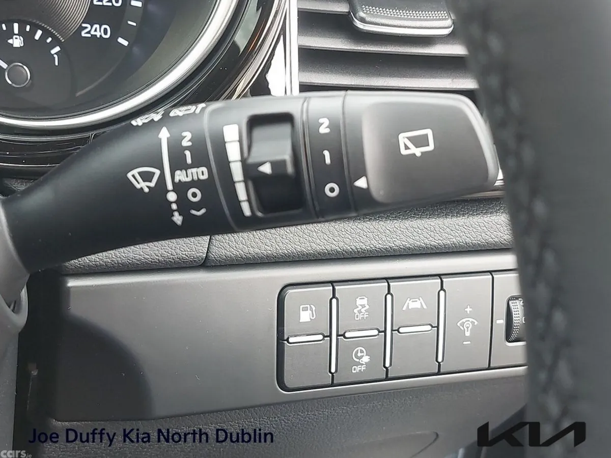 Kia XCeed Hatchback, Petrol Plug-in Hybrid, 2024, White