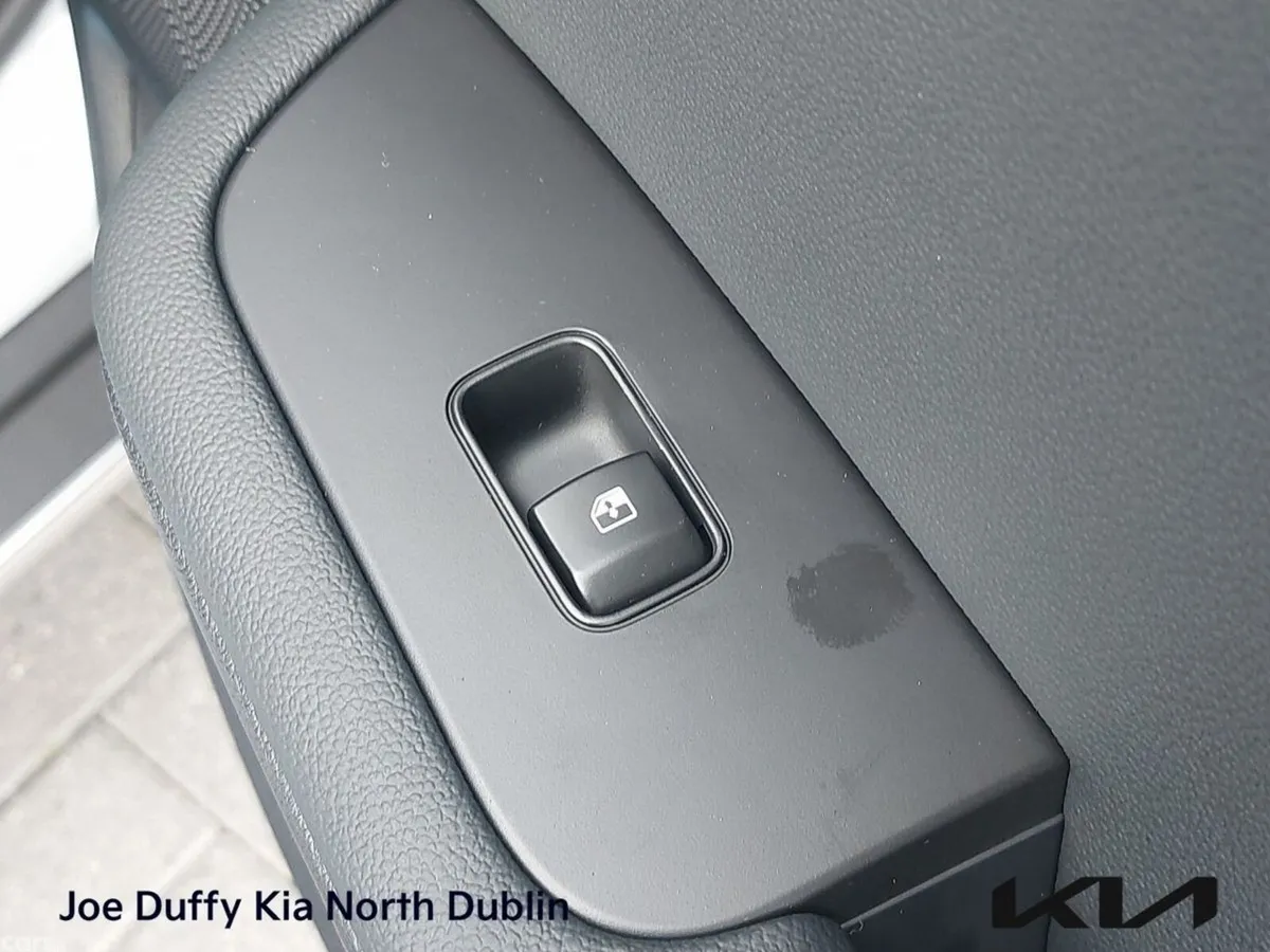 Kia XCeed Hatchback, Petrol Plug-in Hybrid, 2024, White