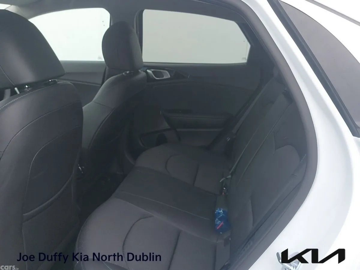 Kia XCeed Hatchback, Petrol Plug-in Hybrid, 2024, White