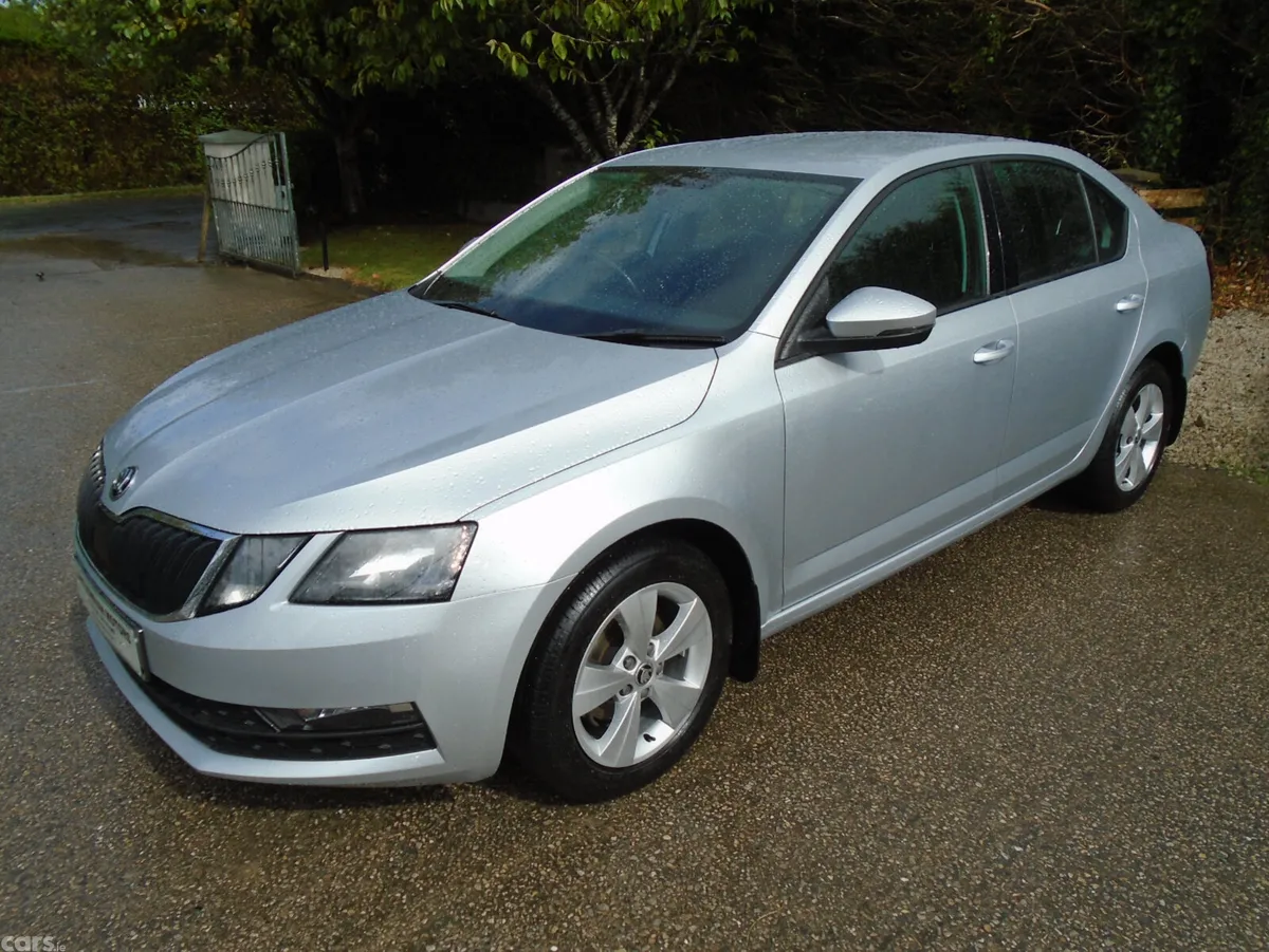 Skoda Octavia Saloon, Diesel, 2019, Grey