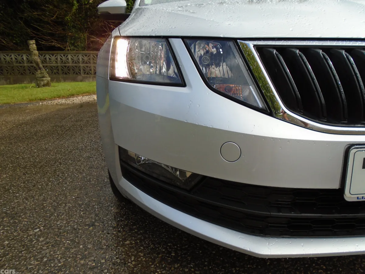 Skoda Octavia Saloon, Diesel, 2019, Grey