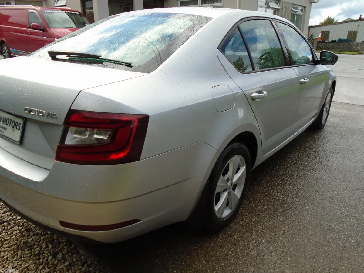 Skoda Octavia Saloon, Diesel, 2019, Grey