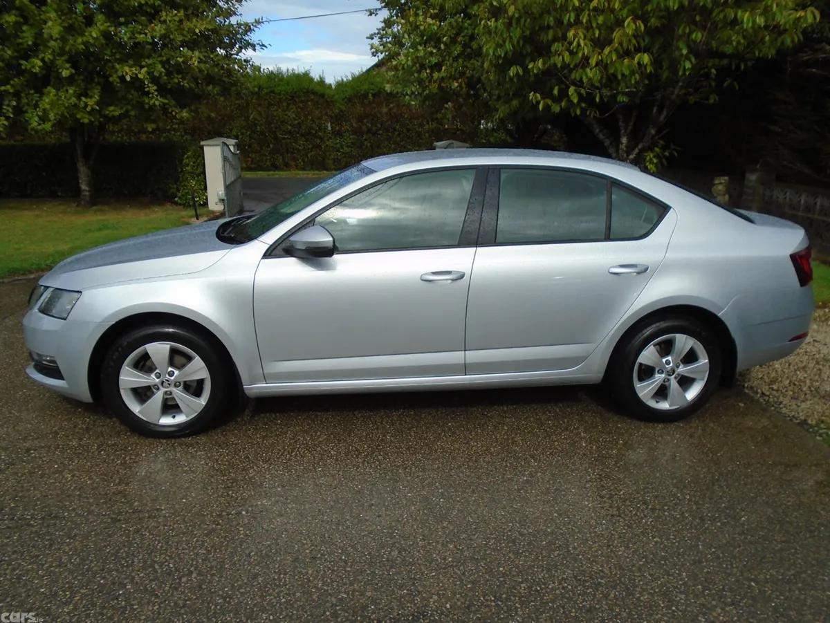 Skoda Octavia Saloon, Diesel, 2019, Grey