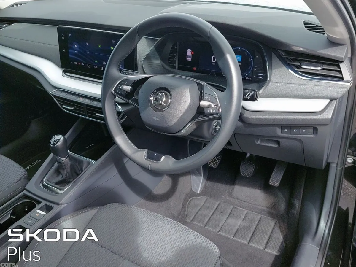 Skoda Octavia Saloon, Diesel, 2023, Black