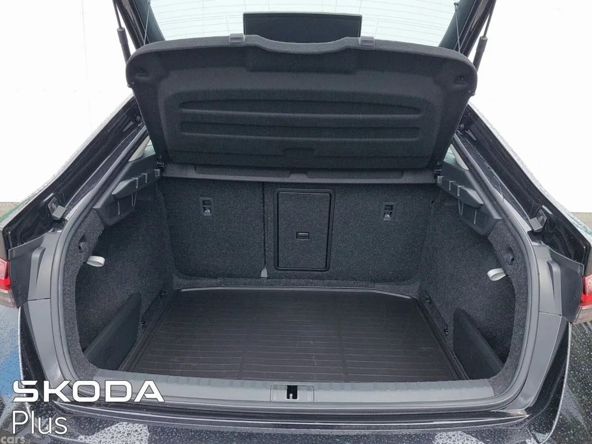 Skoda Octavia Saloon, Diesel, 2023, Black