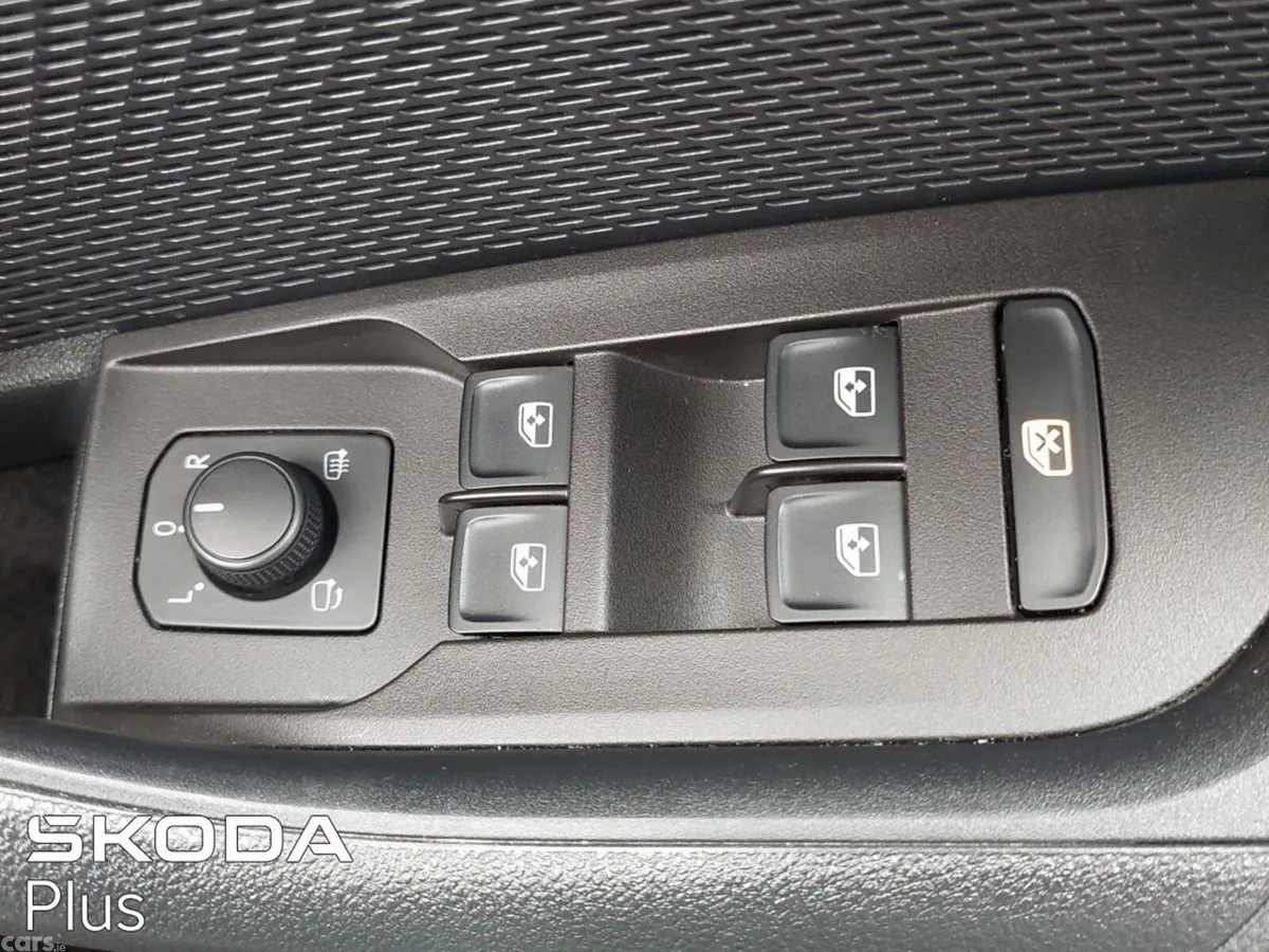 Skoda Octavia Saloon, Diesel, 2023, Black