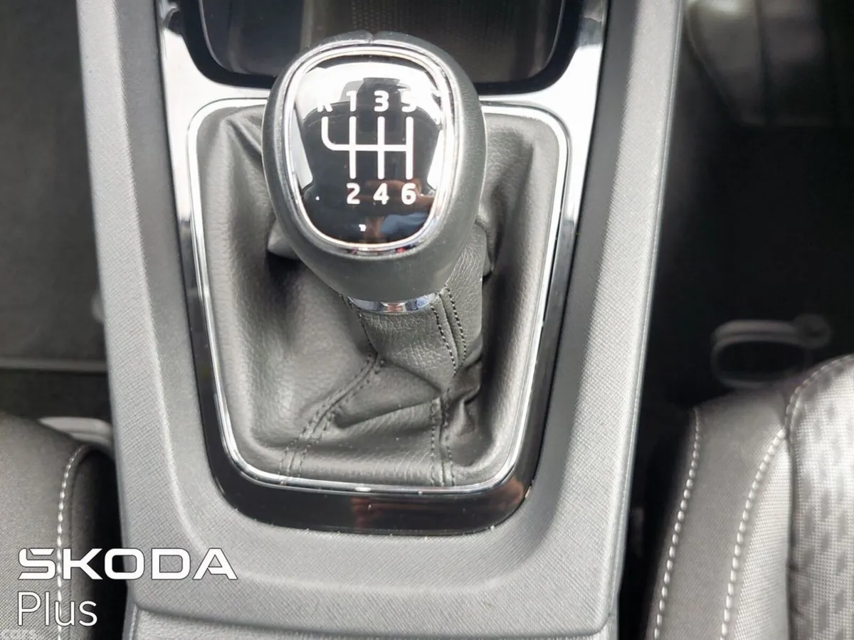 Skoda Octavia Saloon, Diesel, 2023, Black