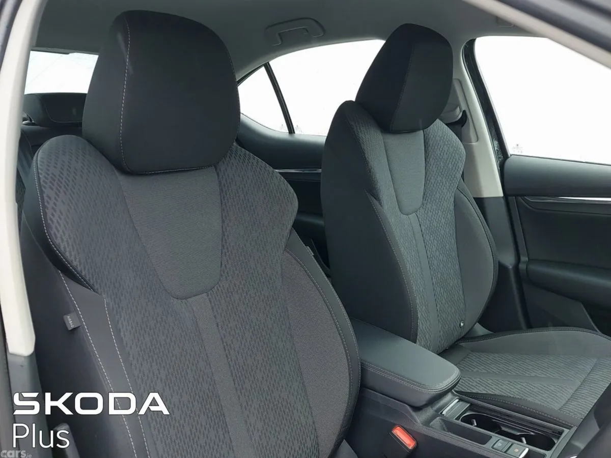 Skoda Octavia Saloon, Diesel, 2023, Black