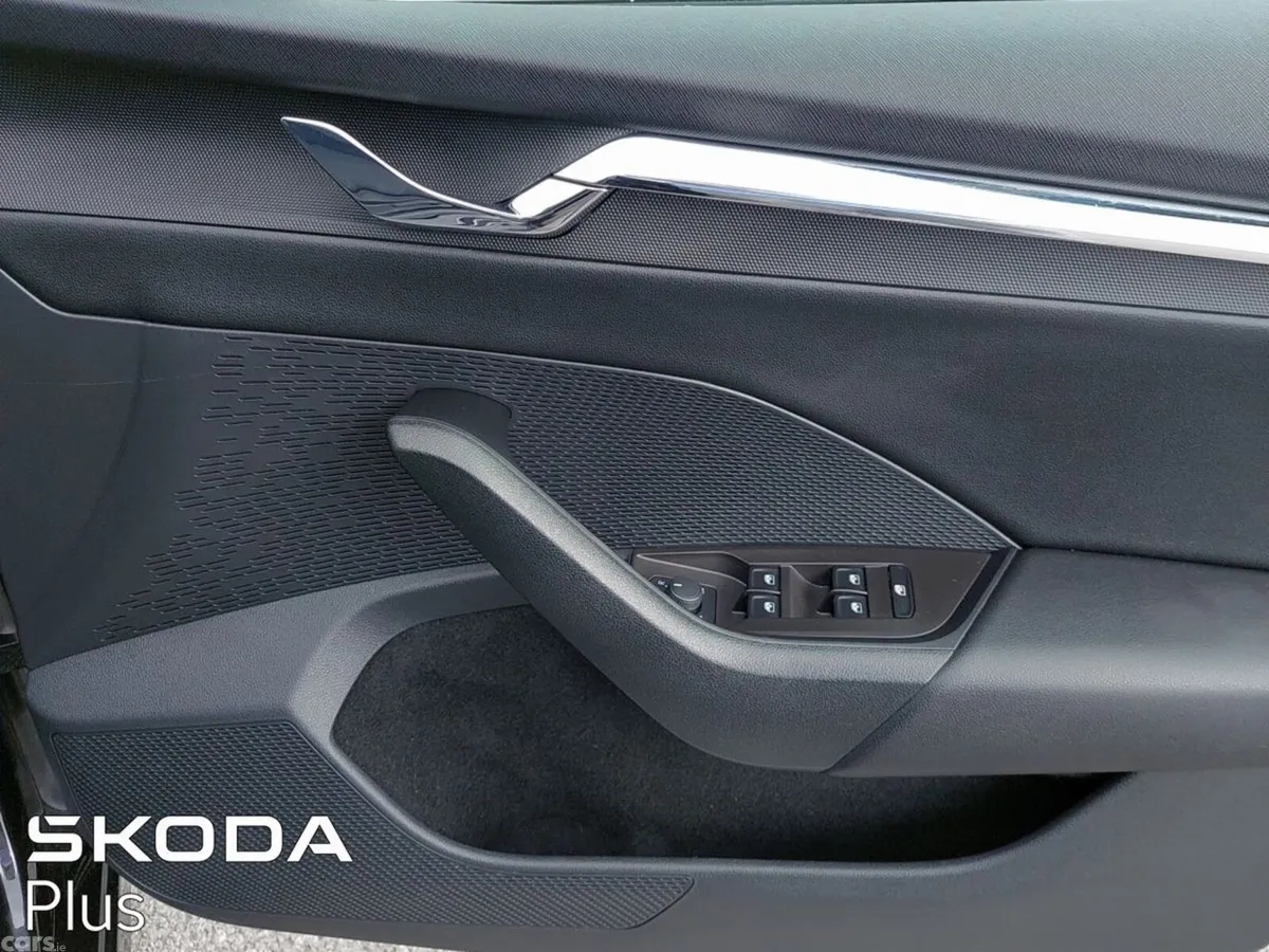 Skoda Octavia Saloon, Diesel, 2023, Black