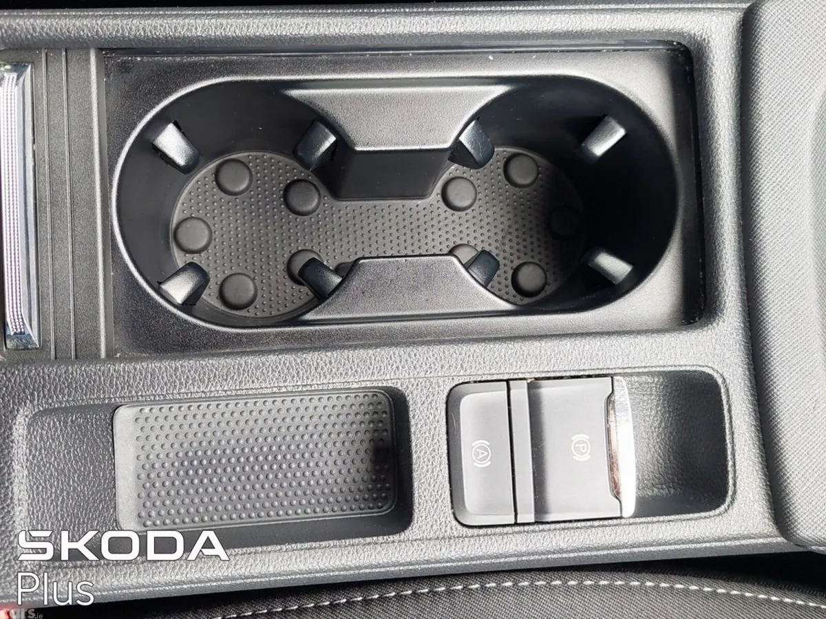 Skoda Octavia Saloon, Diesel, 2023, Black