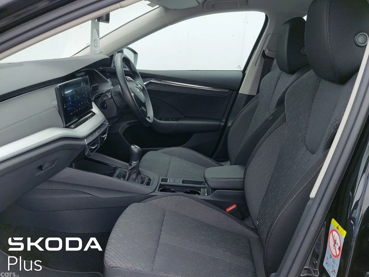 Skoda Octavia Saloon, Diesel, 2023, Black