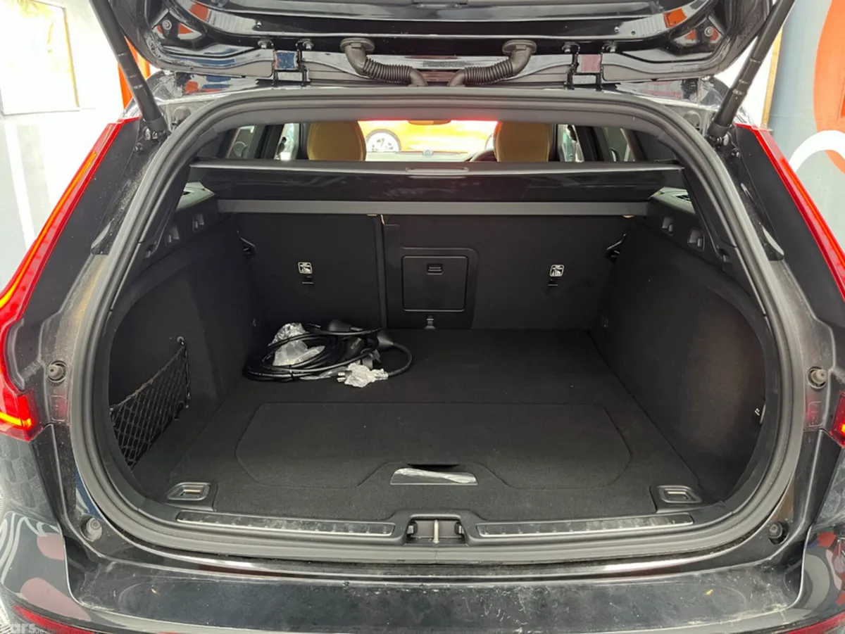 Volvo V60 Estate, Petrol Plug-in Hybrid, 2024, Black