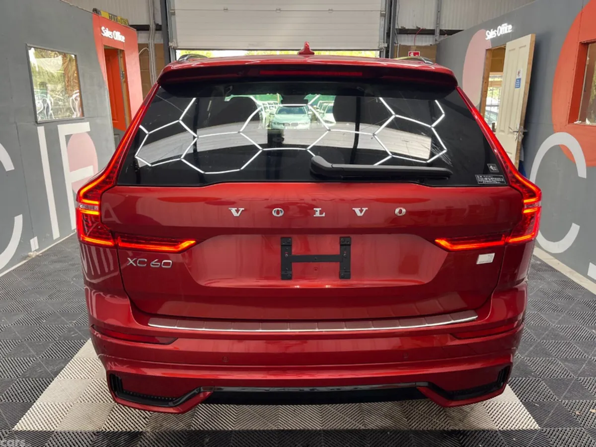 Volvo XC60 SUV, Petrol Hybrid, 2023, Red