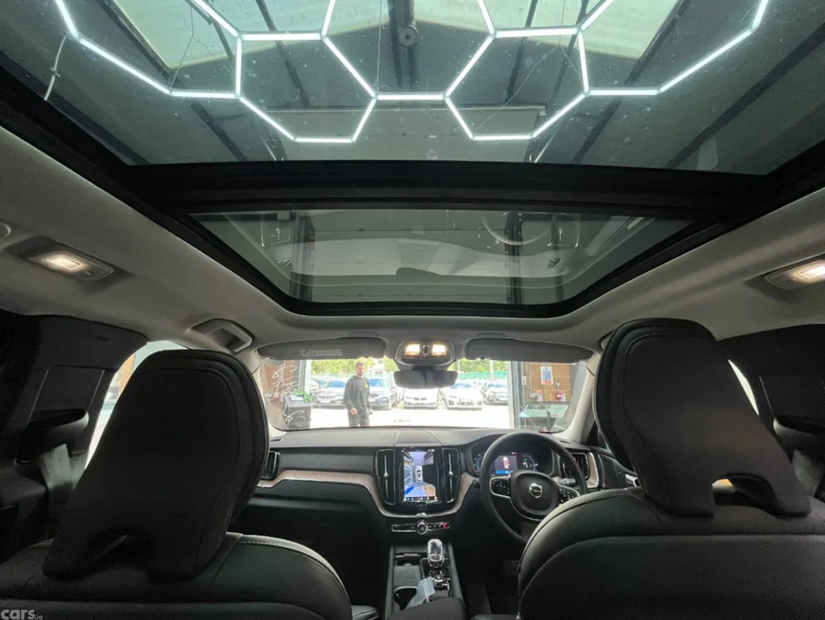 Volvo XC60 SUV, Petrol Hybrid, 2023, Red